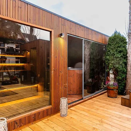 アパートホテル Delta Garden 3*